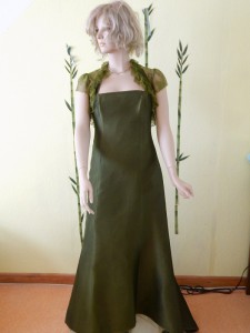 Färberei Holtmann Wittingen - Brautkleid gefärbt - Seide olivgrün